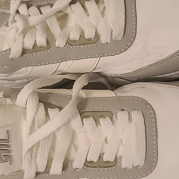 Steve Madden White Sneaker NEW - Picture 8 of 11